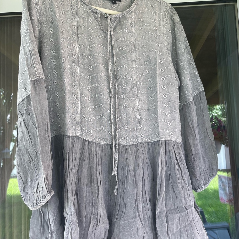 NEW Young Threads Boho Gray flowy tunic top. NWOT. Small Brand new